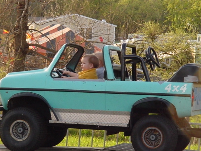 2003/03(March)/Rodeo_Pix/800x600_2 5 4WheelingWithMyBuddy.JPG
